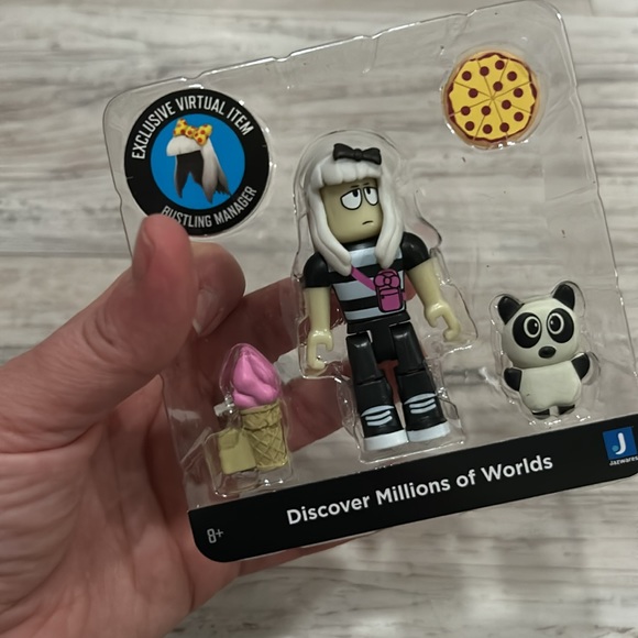 Roblox - WORK AT A PIZZA PLACE: MIA & Exclusive Virtual Item Code 2022 - Picture 2 of 4